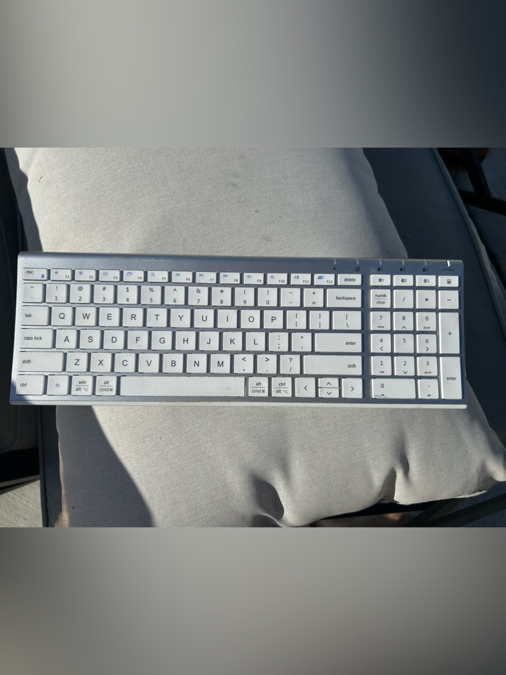 Slim Wireless White Aluminum Keyboard